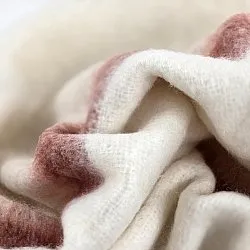 Plaid dekens - throw van wolmix - Miranda (roze)