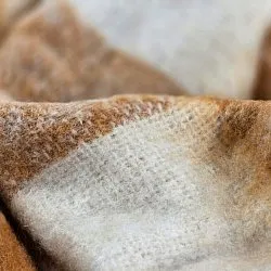 Plaid dekens - throw van wolmix - Phoebe (geel)