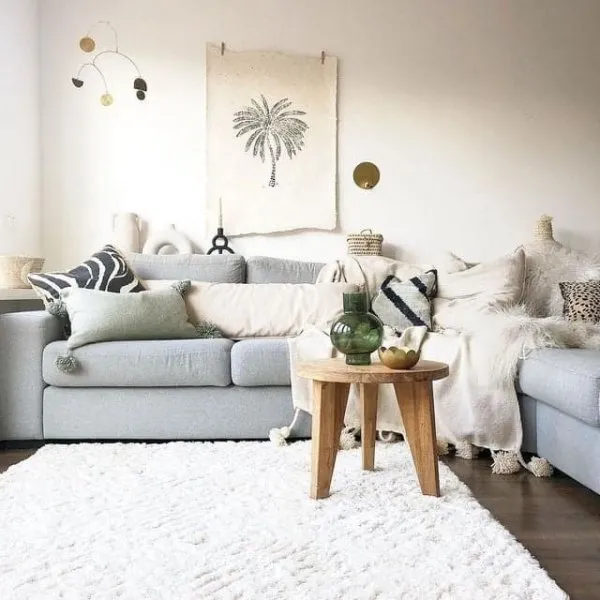 Vloerkleed bij grijze bank