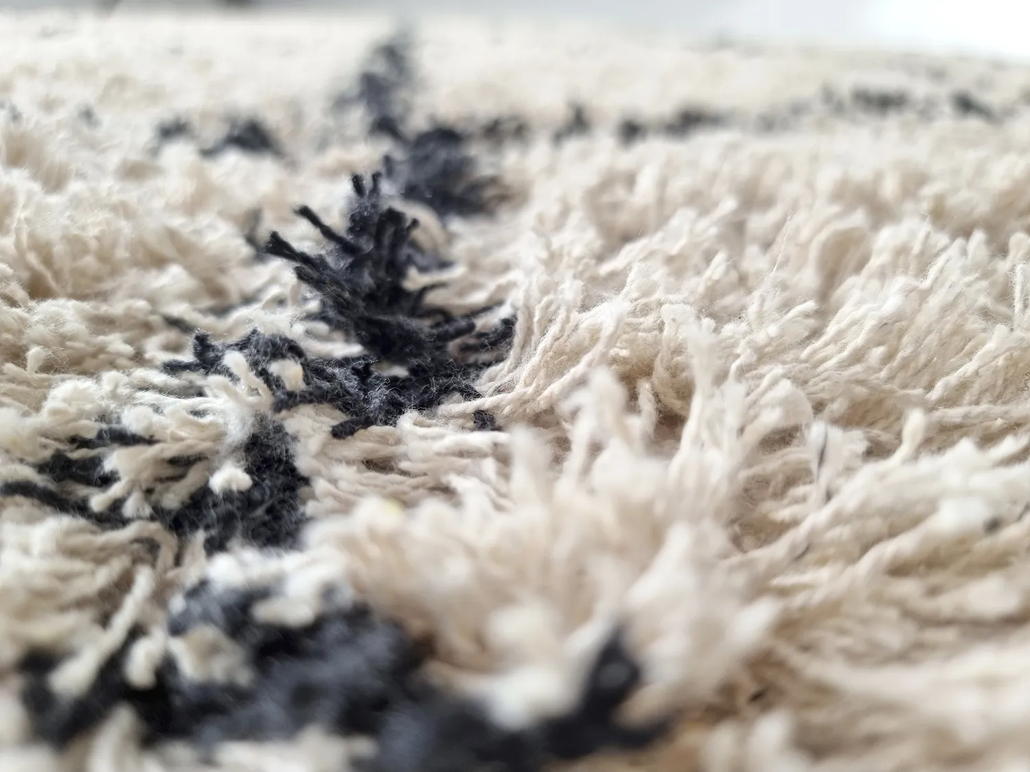 Hoogpolig vloerkleed - Alcott Natural Cotton Shaggy (zwart/wit)