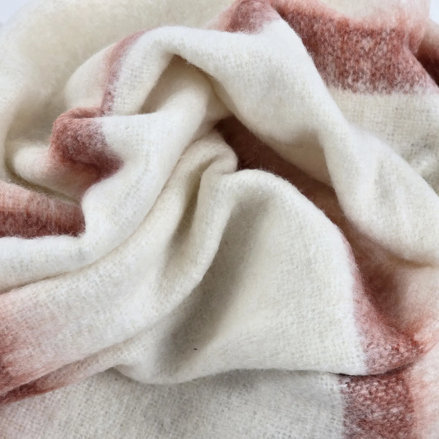 Plaid dekens - throw van wolmix - Miranda (roze)