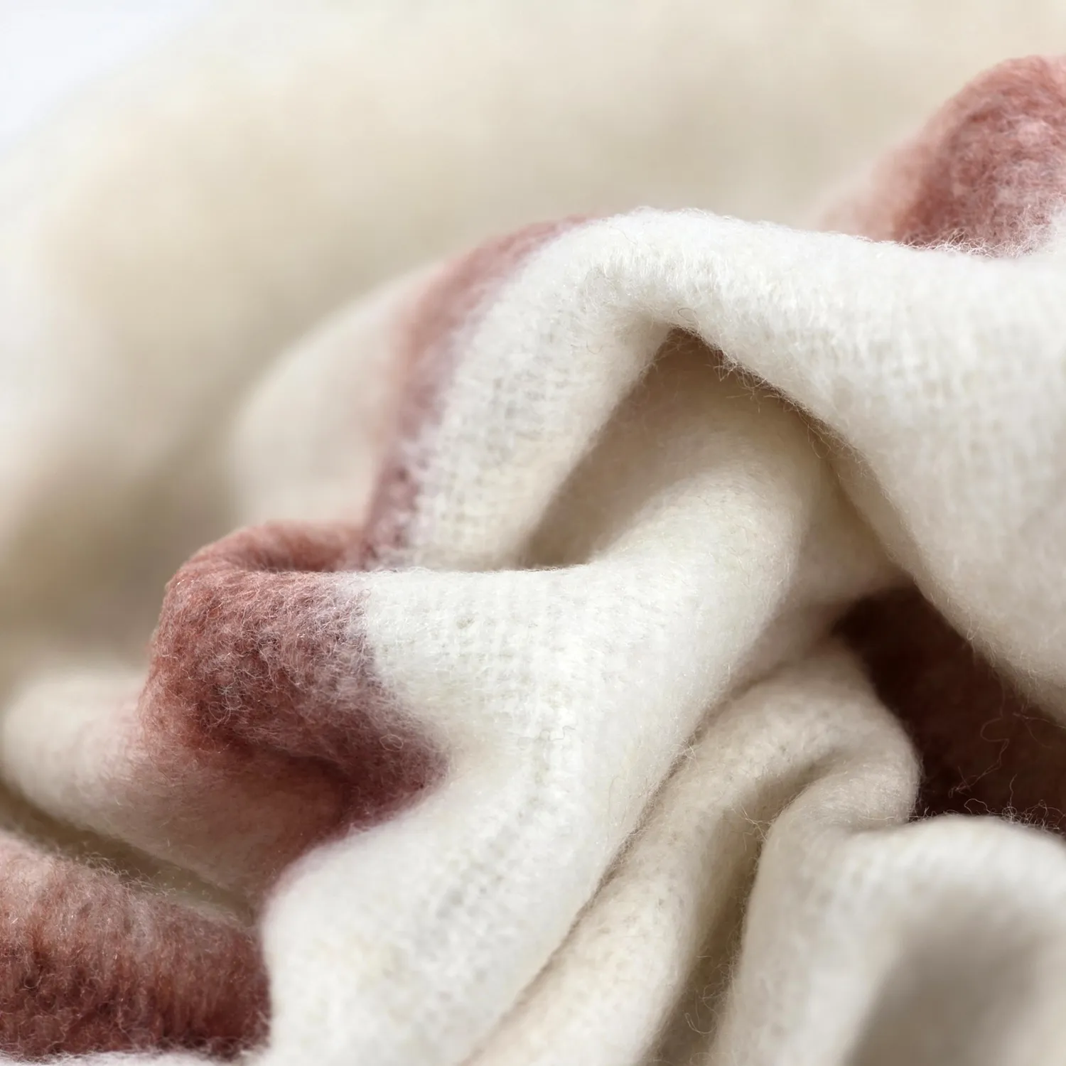 Plaid dekens - throw van wolmix - Miranda (roze)