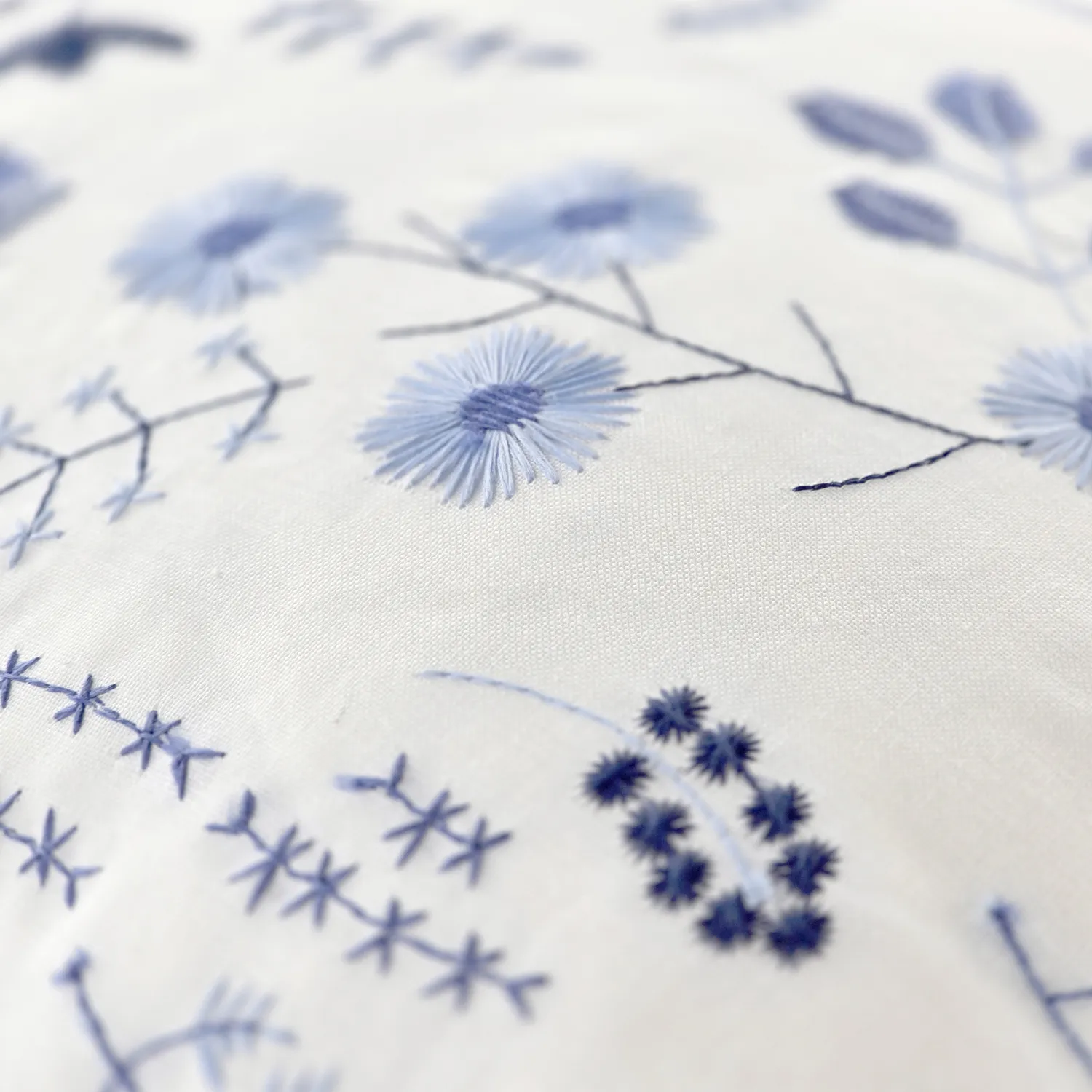 Kussensloop - Stavanger Embroidered Cushion Cover (multi)