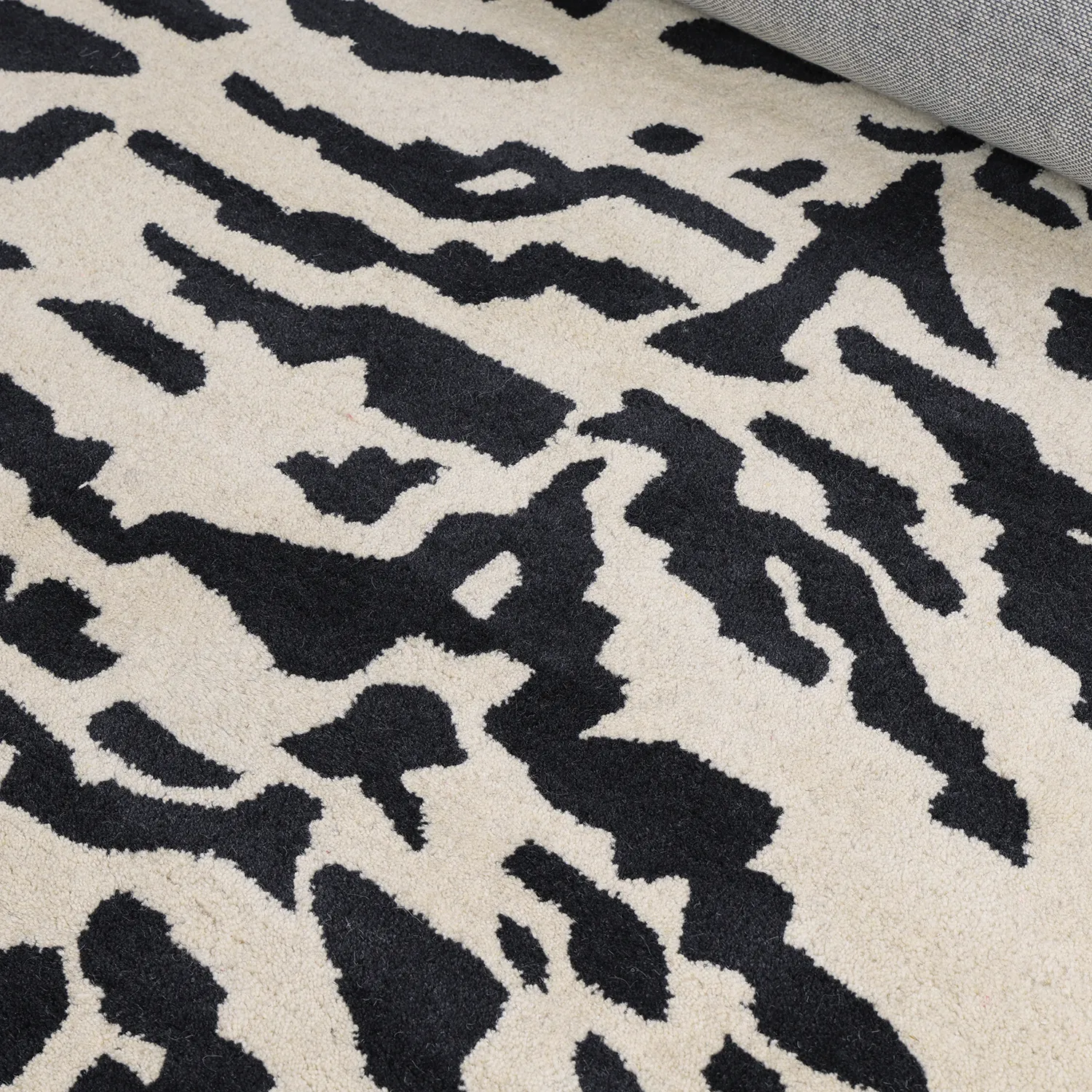 Hoogpolig vloerkleed - Zebra Tufted Wool Premium (wit/zwart)