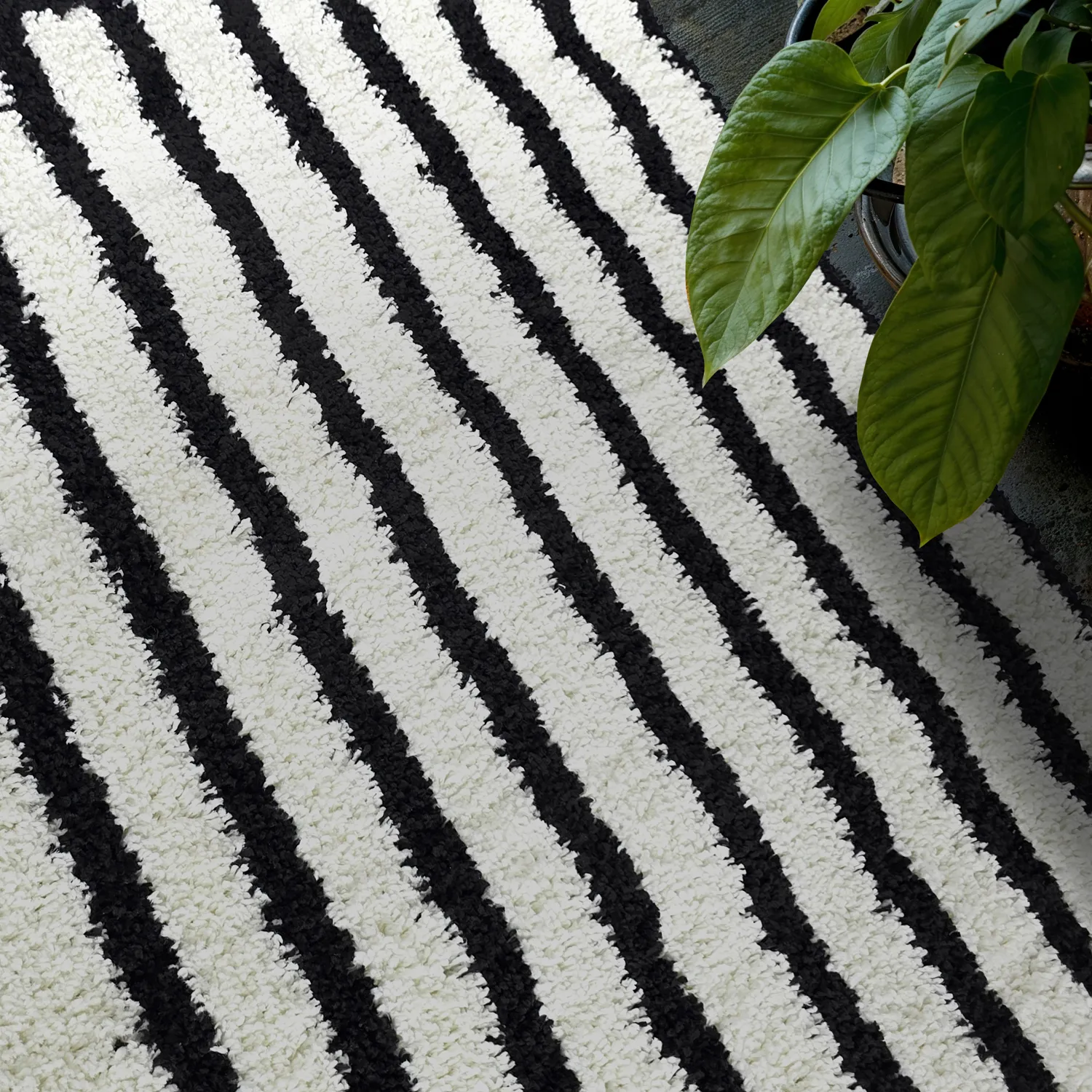 Hoogpolig vloerkleed - Cluny (wit/zwart)