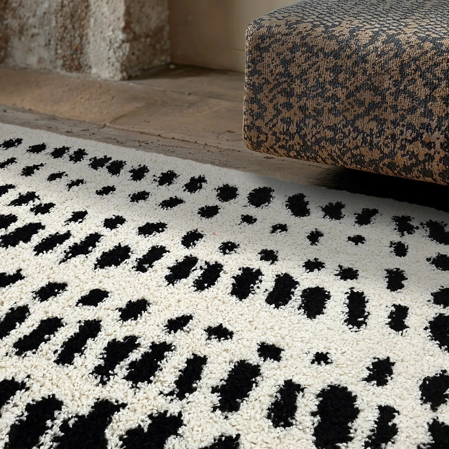 Hoogpolig vloerkleed - Dotty (zwart/wit)