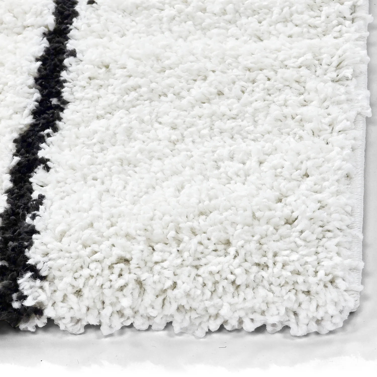 Hoogpolig vloerkleed - Eze (wit/zwart)