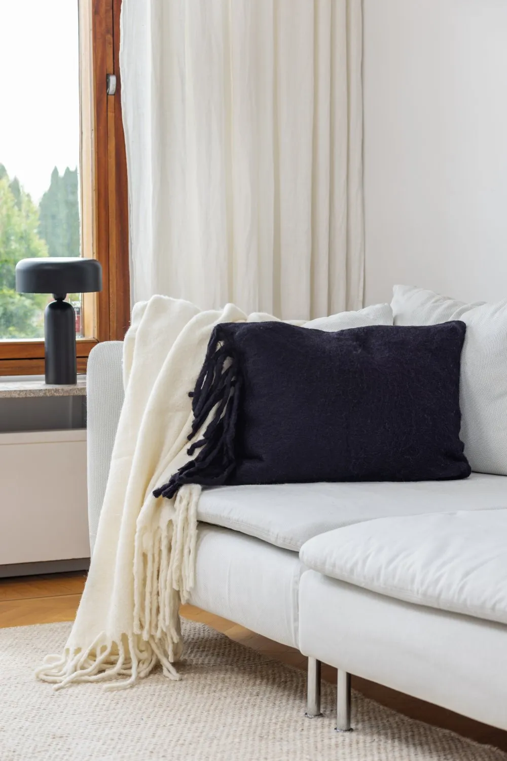 Kussenhoes van wolmix - Samantha (zwart)