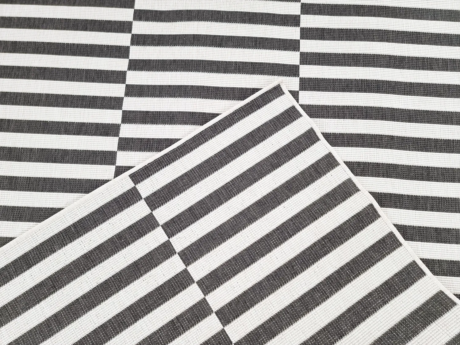 Vloerkleden voor binnen en buiten - Roscoe (zwart)